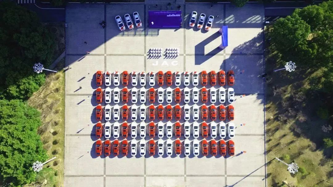 й