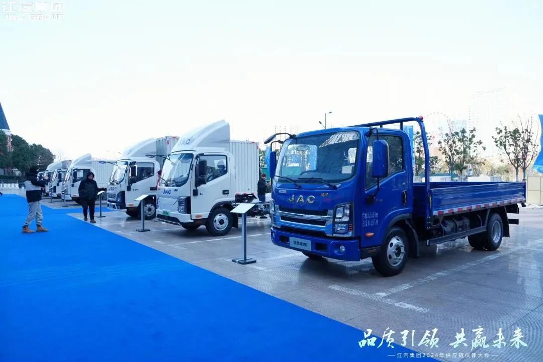 Öйú×ðÁú¼¯ÍÅ